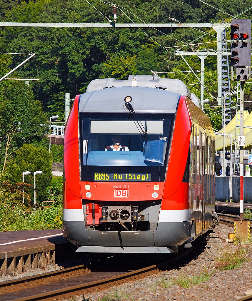 648 701 / 201 ein LINT 41 der DreiL�nderBahn als RB 95 (Dillenburg - Siegen - Betzdorf - Au/Sieg ), f�hrt am 10.08.2012 in den Bahnhof Betzdorf (Sieg) ein.