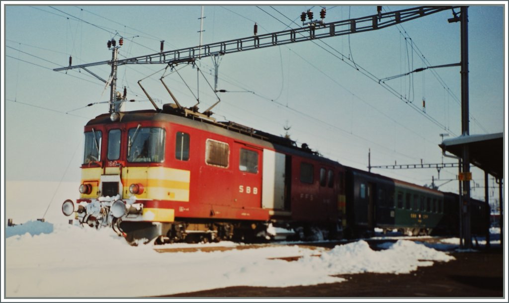 Ausgegraben: Noch ein De 4/4, aber ein normalspuriger; hier der De 4/4 1667 im Endbahnhof Berom�nster im Winter 1987/88.
Fotografiertes Foto