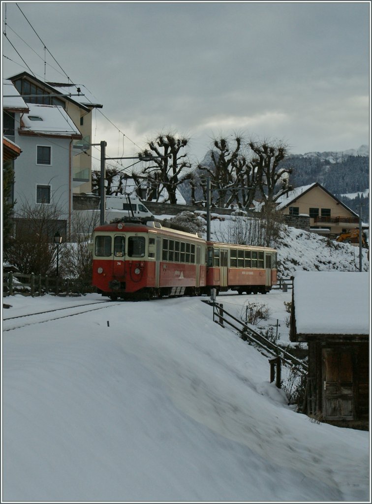 CEV BDeh 2/4 N� 74 auf der Fahrt nach Blonay zwischen St-Legier Village und La Chiesaz.
13.12.2012