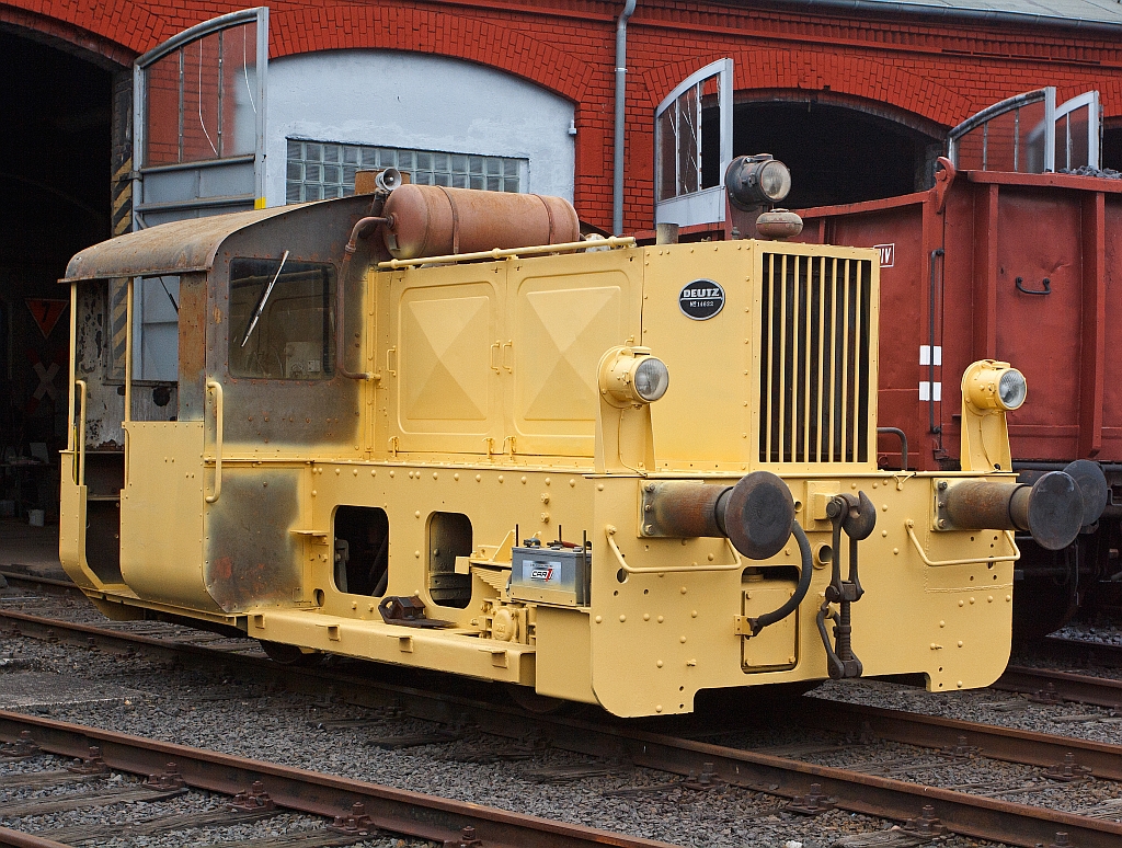 
Die 322 119-9 (ex Kö 4839) am 17.09.2011 im Südwestfälische Eisenbahnmuseum in Siegen. Die Lok wurde 1935 unter Fabriknummer 14622 bei Deutz gebaut. Der Lok fehlt noch die Lackierung. 
