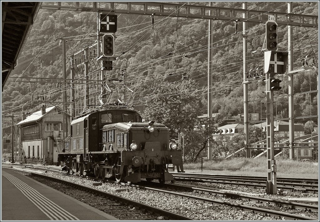 Die SBB  Ce 6/8 III 14305 (Baujahr 1926) in Brig.
20. August 2011