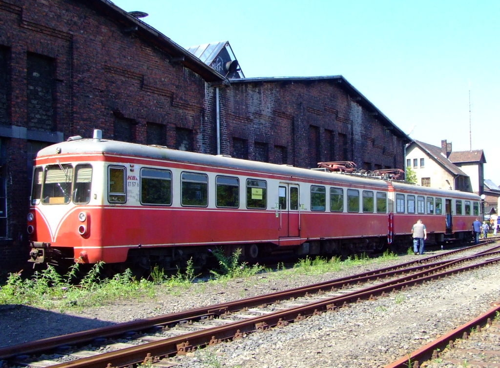 Doppeltriebwagen ET 57 der ehemaligen K�ln-Bonner Eisenbahnen (KBE) am 14.08.2010 im Rheinischen Industriebahn- Museum (RIM) in K�ln. Der Triebwagen wurde mechan. von Westwaggon AG, K�ln-Deutz und elektr. von Siemens-Schuckert Werke, Berlin im Jahr 1956 unter den Fabriknummern 192447 +192448 gebaut. Die H�chstgeschwindigkeit betr�gt 110 km/h.