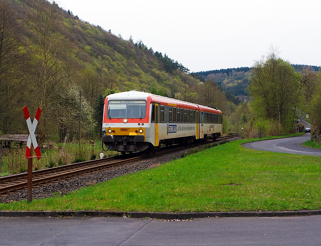 Durch das Daadetal....

Der Dieseltriebzug 928 677-4 / 628 677-7 Daadetalbahn der Westerwaldbahn (WEBA) f�hrt am 30.04.2013 Richtung Betzdorf/Sieg, hier bei Alsdorf – Am Bahnhof Schutzbach.

Der ehem. Bahnhof Schutzbach ist hinten rechts noch zu erkennen.