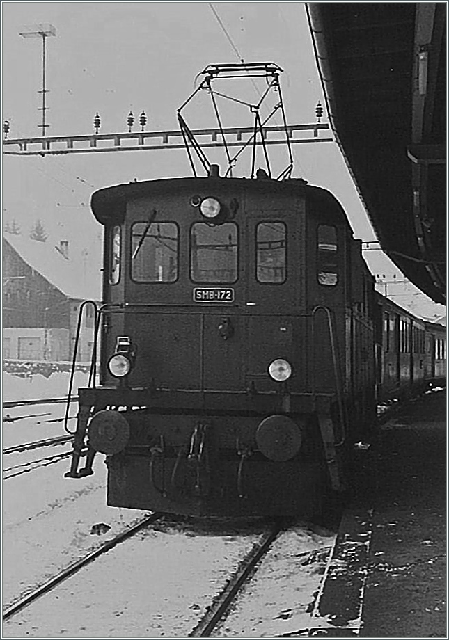 Ein alter Scan der Be 4/4 SMB 172 im Planeinsatz mit einem Regionalzug Moutier - Solothurn aus dem Jahre 1985. 
