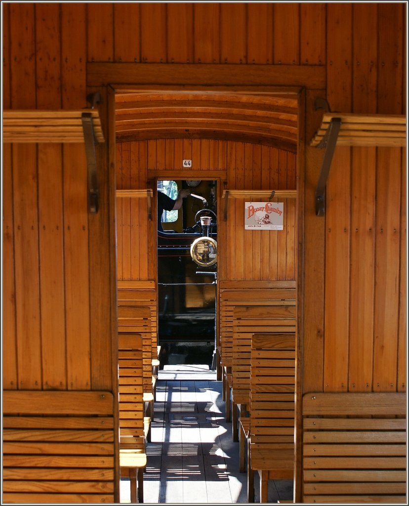 Holzklasse im Blonay-Chamby Zug.
(27.05.2012)