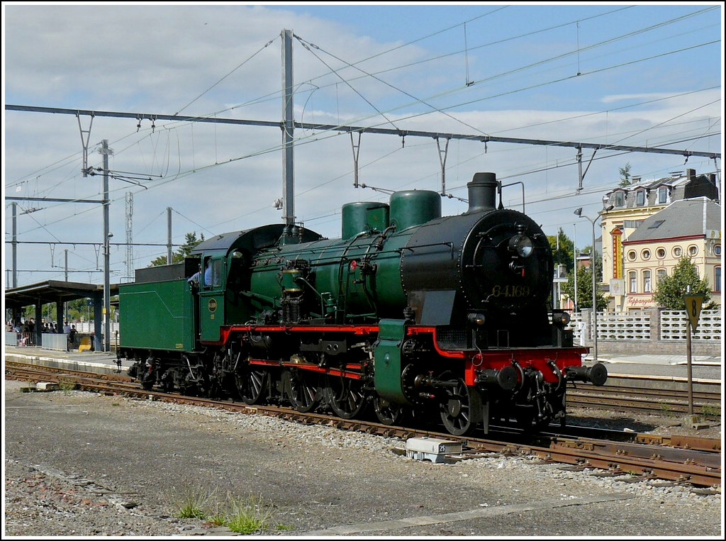Mit der sch�nen belgischen P8 64.169 m�chten wir allen ein gl�ckliches und vor allem gesundes Jahr 2012 w�nschen. M�gen sich alle unsere Tr�ume und Hoffnungen erf�llen. Besonders freuen wir uns auf die geplanten Treffen mit dem Webmaster und seiner Gattin, sowie allen aktiven Usern dieser Seite. Hans uns Jeanny 