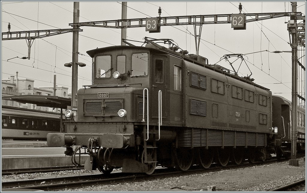 Portrait der Ae 4/7 10997. 
Lausanne, den 1. Mai 2013