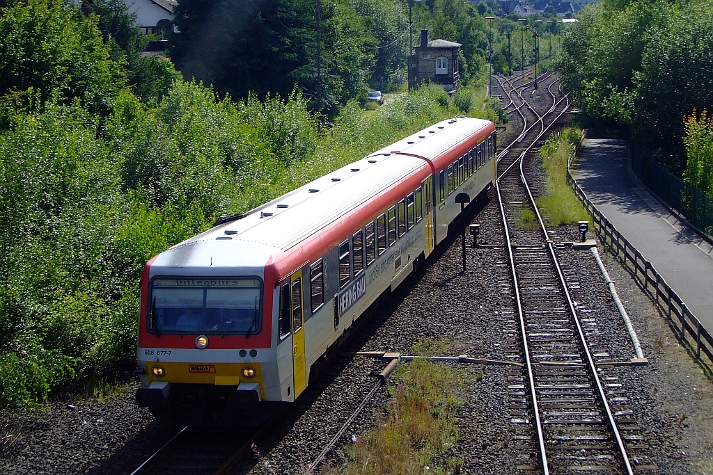 WEBA 628 677-7 f�hrt am 01.08.2007 Ersatzverkehr f�r die Hellertalbahn, hier in Herdorf Richtung Dillenburg.