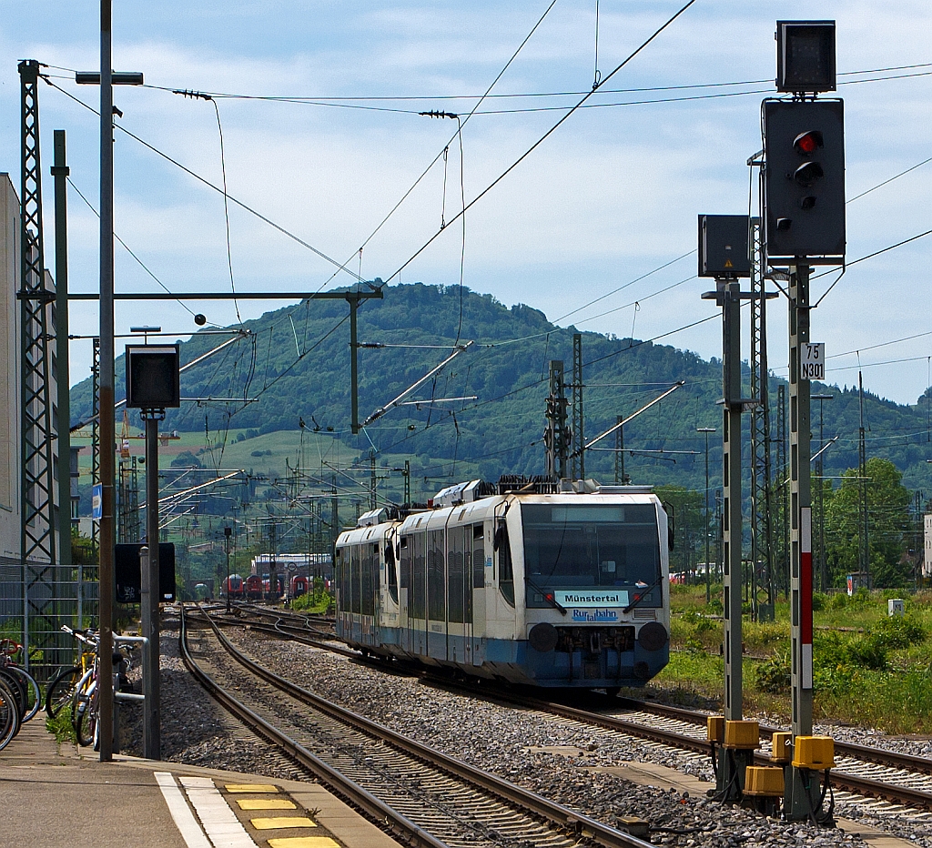 Zwei gekuppelte RegioSprinter der Rurtalbahn fahren am 25.05.2012 vom Hbf Freiburg(Breisgau) in Richtung M�nstertal (Schwarzwald). Ungew�hnlich ist hier RegioSprinter der Rurtalbahn (aus D�ren in Nordrhein-Westfalen) soweit im S�den der Repubilk anzutreffen.  SWEG (S�dwestdeutsche Verkehrs-Aktiengesellschaft) hat sie von der Rurtalbahn angemietet.