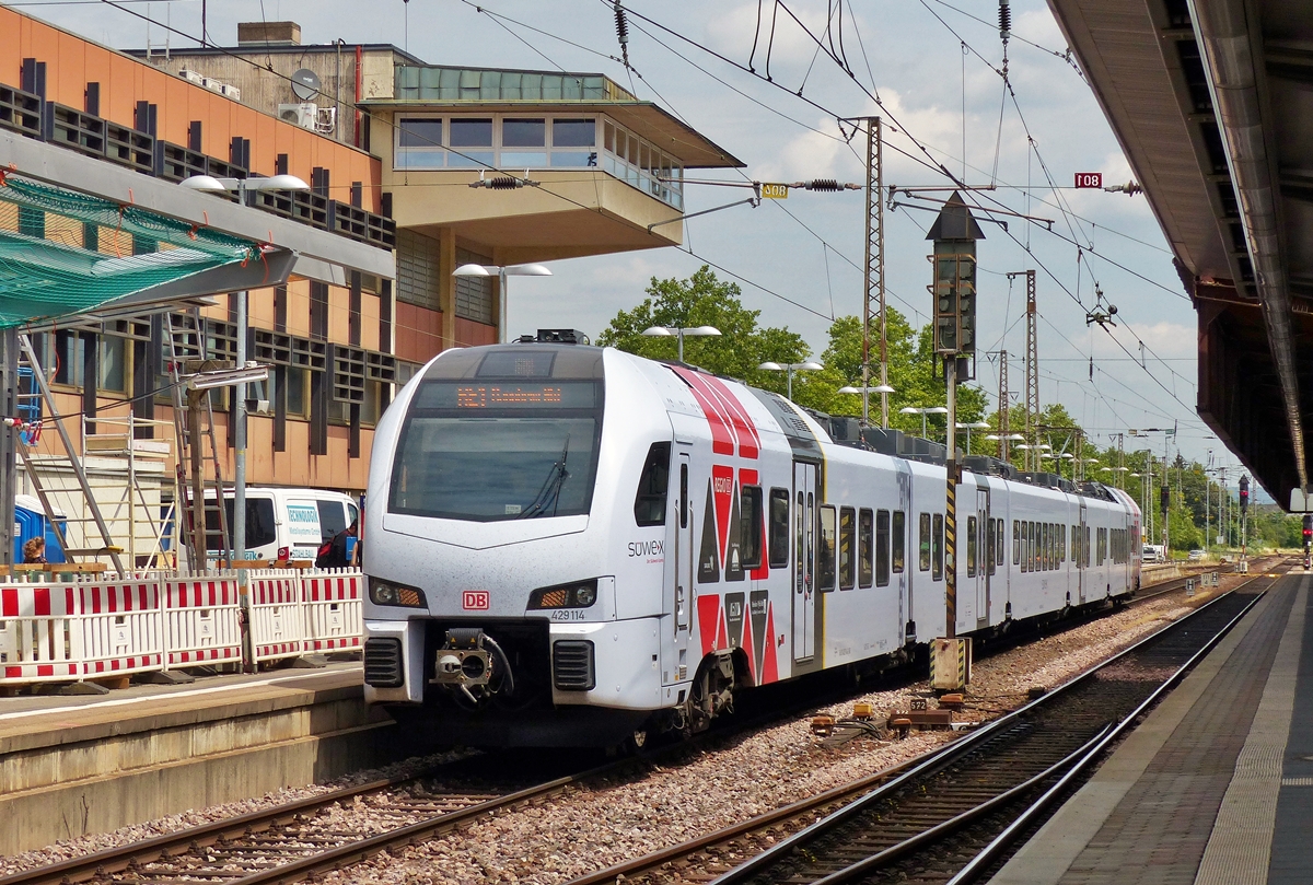 . Am letzten Juni Wochenende gab es gro�e Probleme mit der ungew�hnlichen Zugkomposition DB Regio S�wex/CFL KISS. Meistens fuhr einer der beiden Z�ge allein auf der Verbindung Trier Hbf - Koblenz Hbf. 

Am 26.06.2015 erreicht der DB Regio S�wex 5-teilige FLIRT 429 114 allein aus Koblenz kommend den Hauptbahnhof von Trier und wird kurze Zeit sp�ter seine Reise nach Mannheim Hbf fortsetzen. W�hrenddessen wird der in Trier gebliebene CFL KISS die Fahrg�ste nach Luxemburg Stadt bringen. (Jeanny)