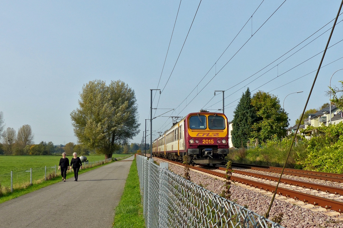 . Der Z 2015 dicht gefolgt von Z 2018 brausen zusammen als RB 3639 Diekirch - Luxembourg �ber die Nordstrecke in der N�he von Rollingen/Mersch. 16.10.2017 (Jeanny) 