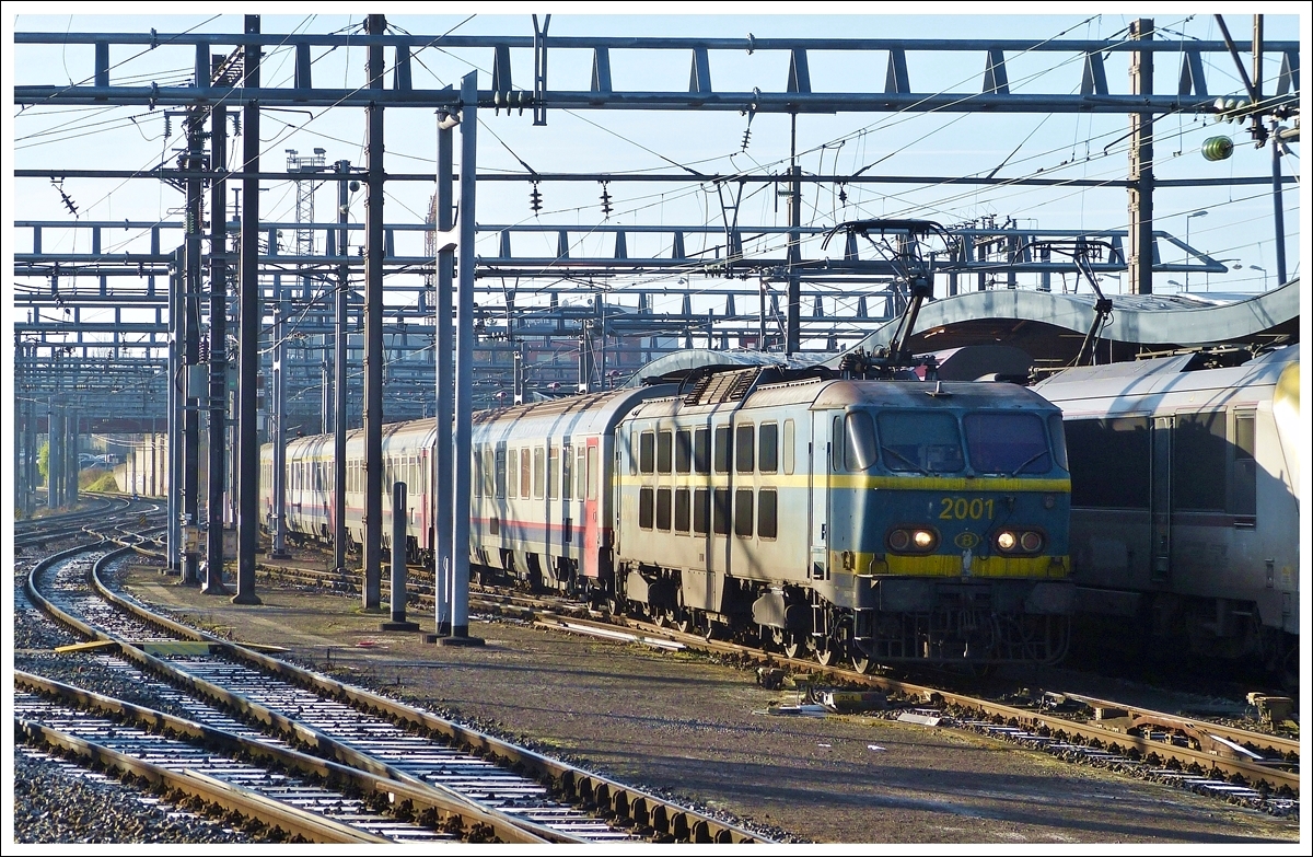 . Die sch�nste �berraschung des Tages bescherte uns die HLE 2001, als diese den IC 91  Vauban  Bruxelles Midi - Basel in den Bahnhof von Luxemburg zog.
Totgesagte leben bekanntlich l�nger. 15.12.2013 (Jeanny)
