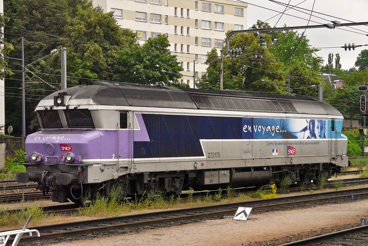 . Die SNCF Gro�diesellok CC 72175 war am 19.06.2010 im Bahnhof von Mulhouse abgestellt. Sie tr�gt die tolle silber-blau-lila  en-voyage... -Lackierung. (Jeanny)
