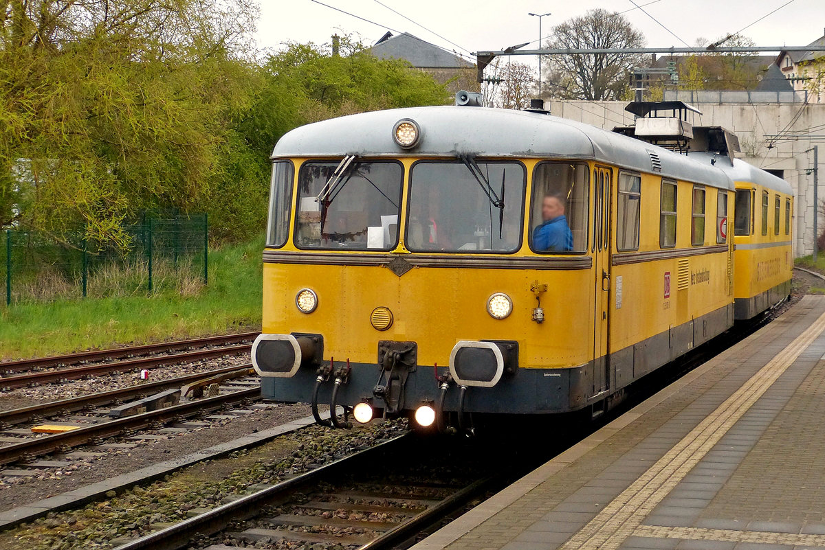 . Ein gelbes Ding in Wiltz - Am 27.04.2016 f�hrt der DB Messzug 726 002-9 in den Bahnhof von Wiltz ein. (Hans)