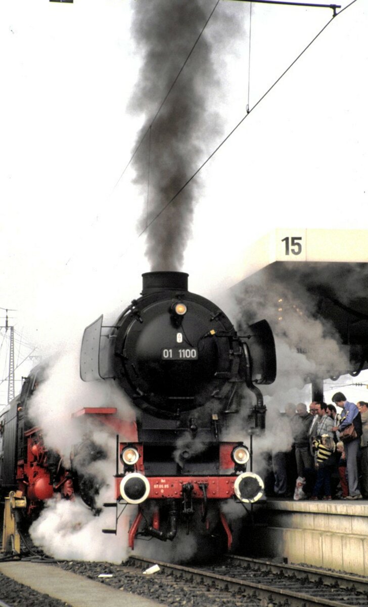 01 1100 bei Jubiläum 150 Jahre Deutsche Eisenbahn in Nürnberg an 14.09.1985.