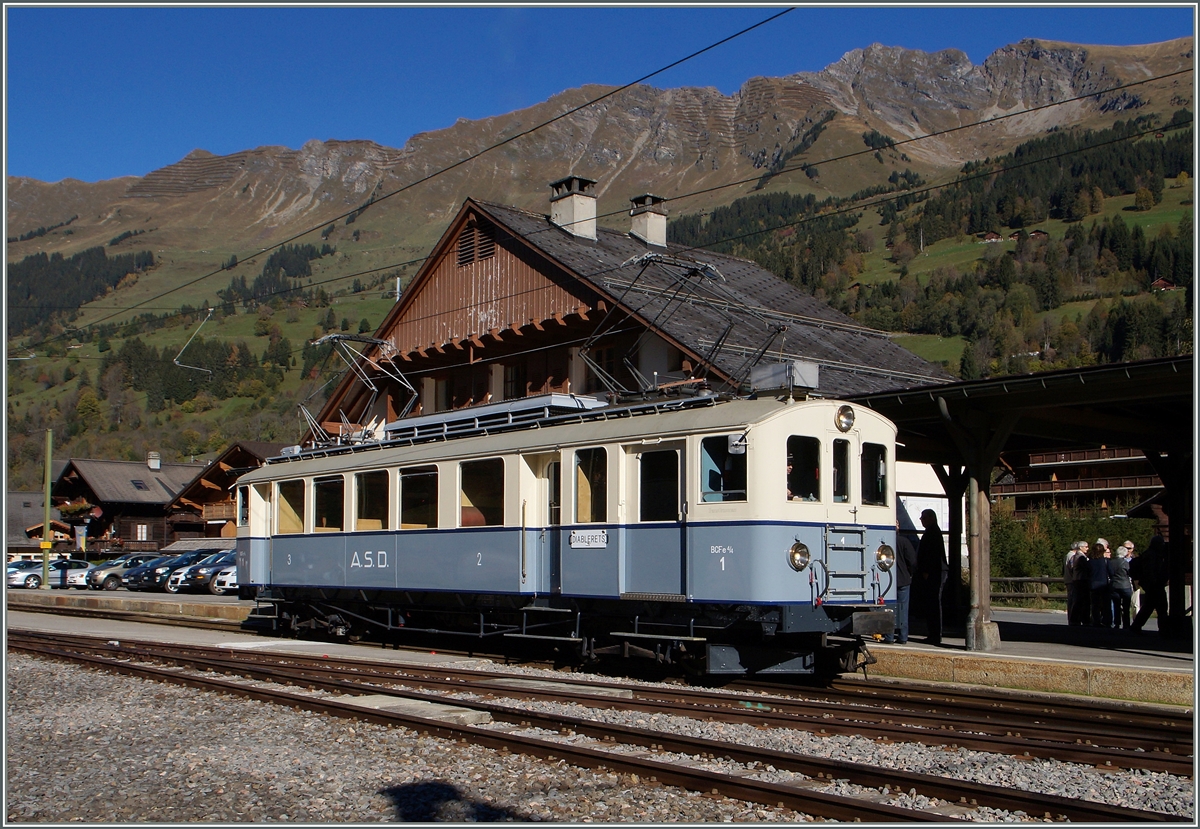 100 Jahre ASD, 100 Jahre BCFe 4/4 N°1. Den schönen Triebwagen gab es in Les Diablerets zu sehen. 
 
Les Diablerets, den 18. Oktober 2014