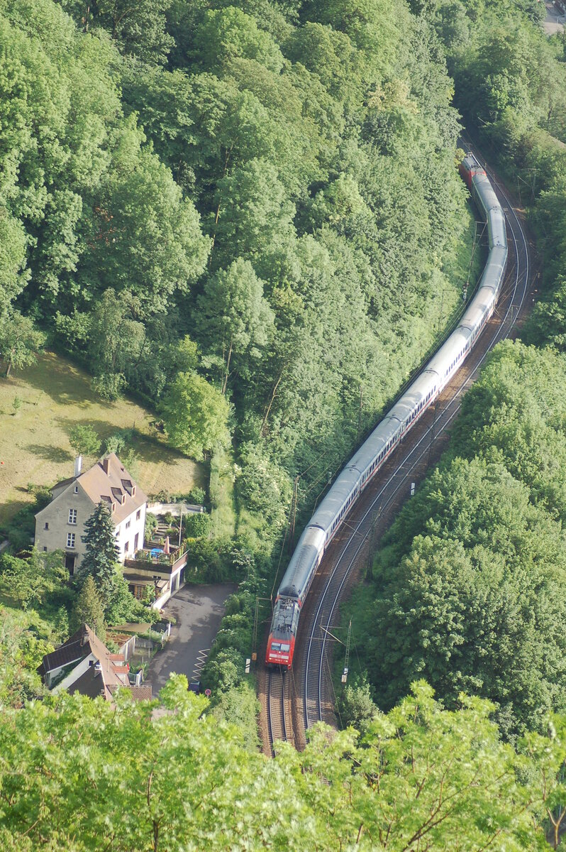 101 133-7 African airlines mit IC auf der Geislinger Steige am 25.05.2007. Aufnahme vom Turm der Ruine Helfenstein.