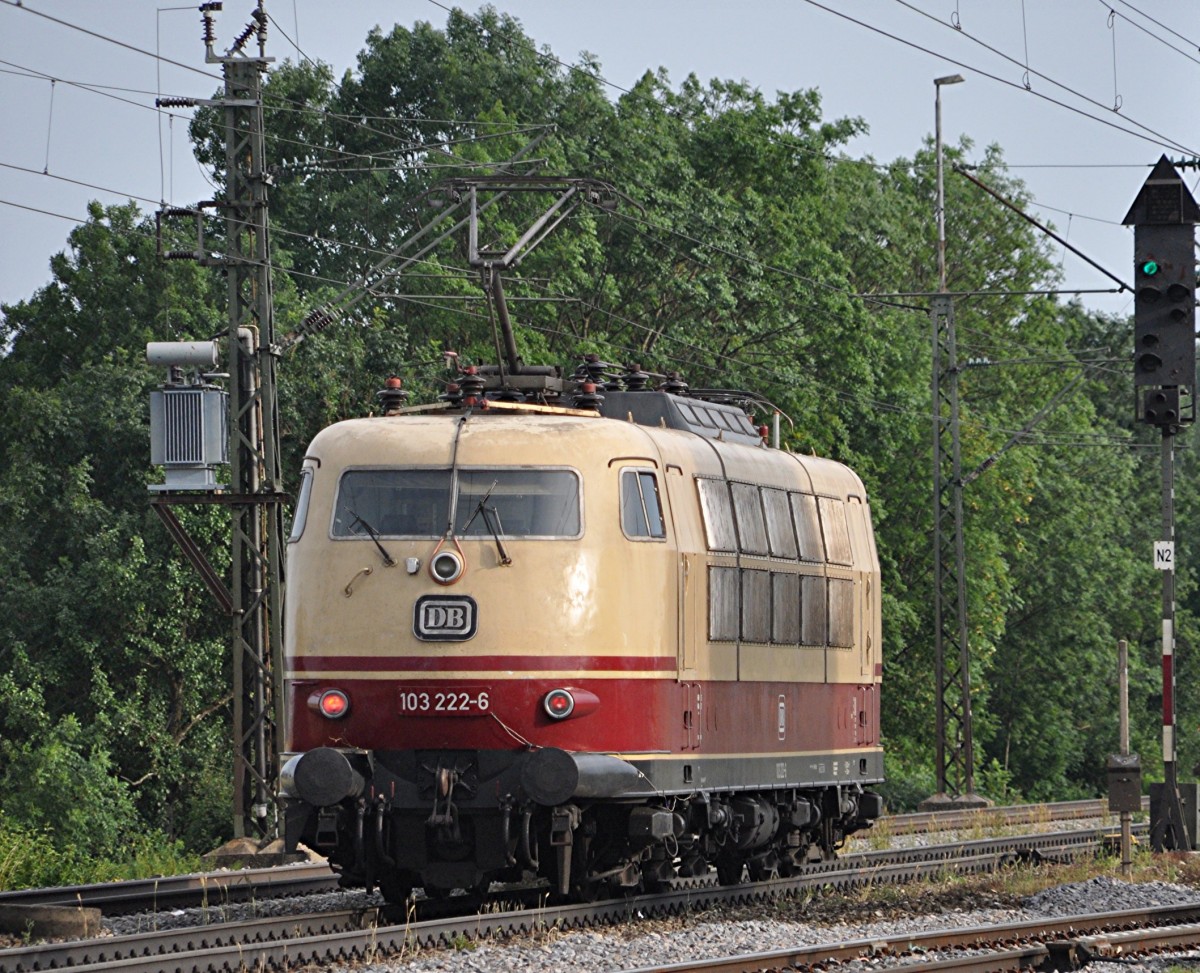 103 222-6 mit Messverkabelung fährt in Solofahrt durch Beimerstetten am 12.07.2011.
