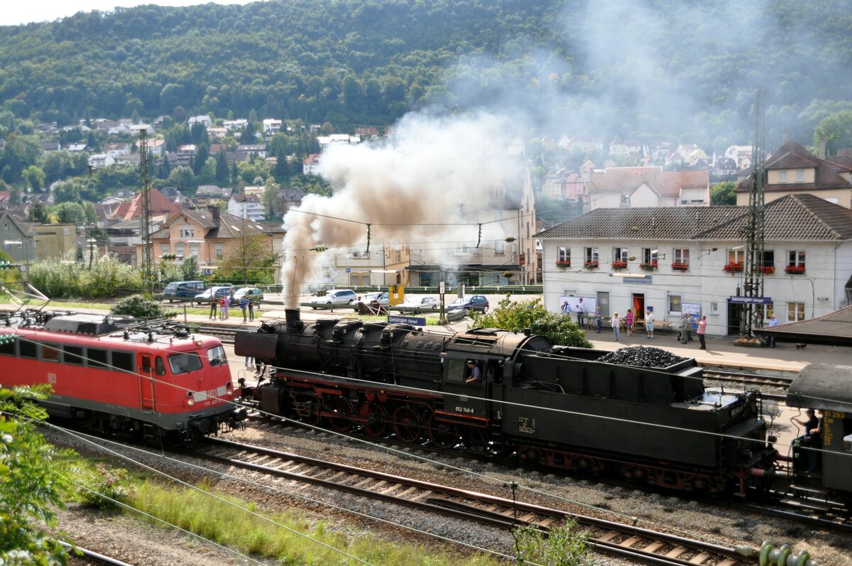 110 457-9 und Touristikzug und 052 740-8 mit Sonderzug in Geislingen/Steige am 12.09.2010.