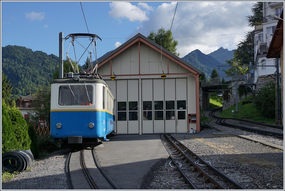 125 Jahre Glion Rochers de Naye - Der Bhe 2/4 207 bringt sich für die Parade in Glion beim Depot in Stellung. 
16. Sept. 2017