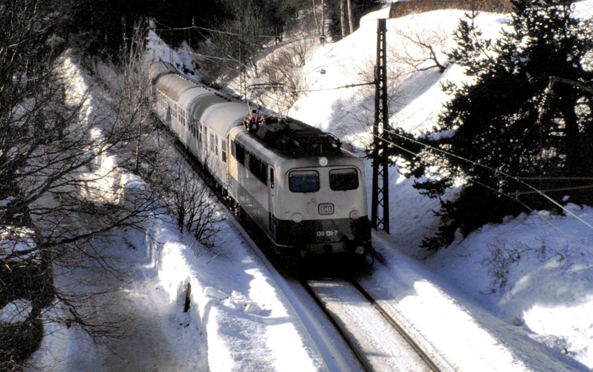 139 131-7 mit Reginalzug bei Schluchsee am 27.12.1981.