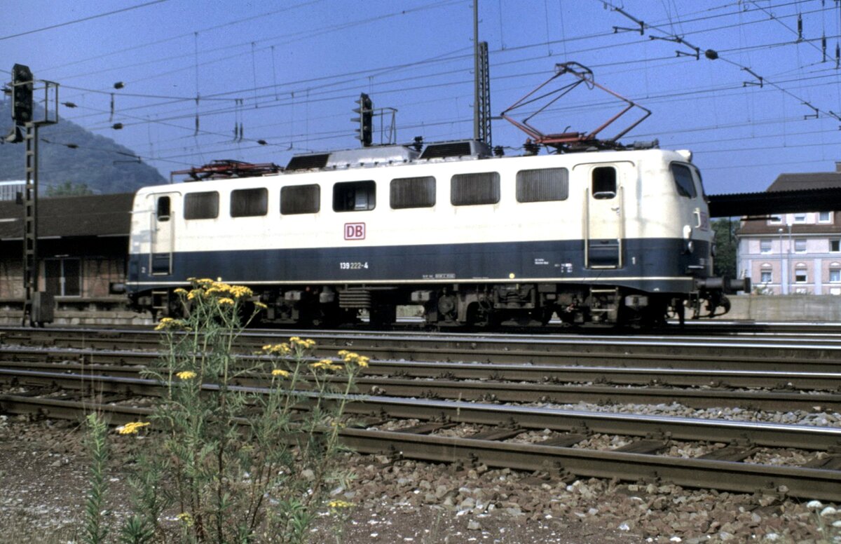 139 222-4 für den Schubbetrieb auf der Geislinger Steige am 15.08.1997. Da der Veschleiß im schweren Schubbetrieb sehr hoch war, hat man die 139/140 bald durch die 150, später 151 ersetzt.