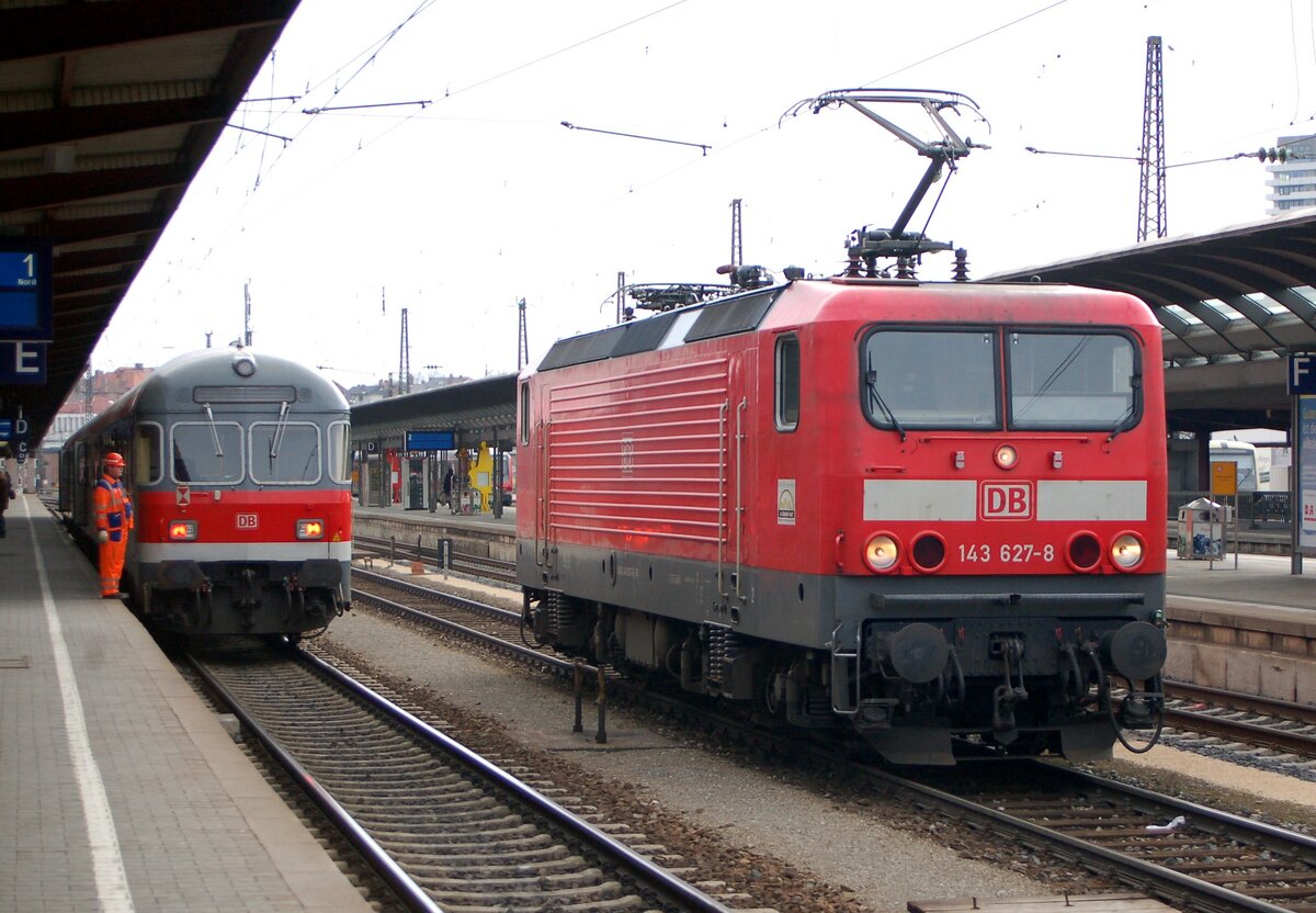 143 627-8 umfährt den Nahverkehrszug mit Steuerwagen der Bauart Karlsruhe in Ulm am 27.02.2009.