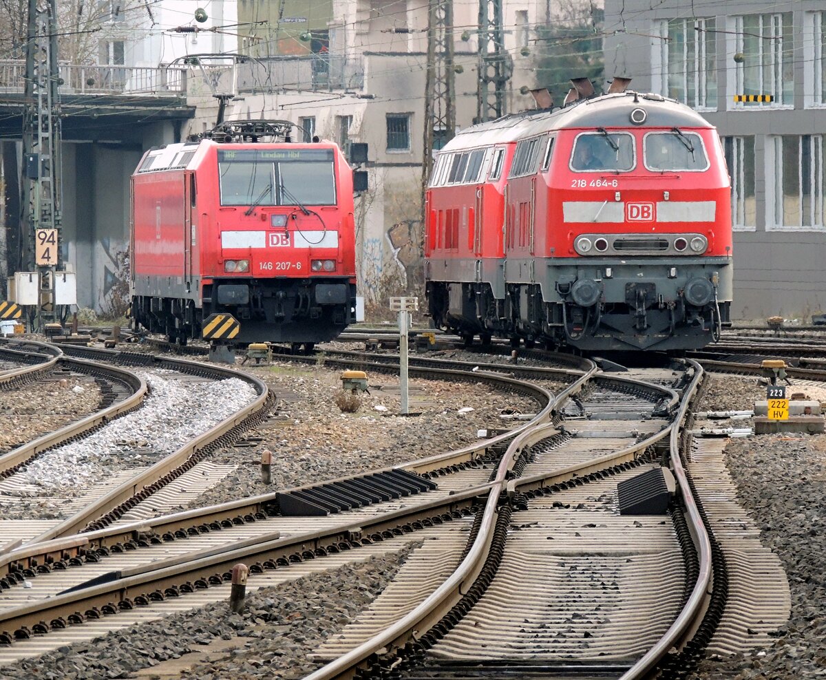 146 207-6 und 218 472-9 und eine weitere 218 in Ulm am 30.11.2013.