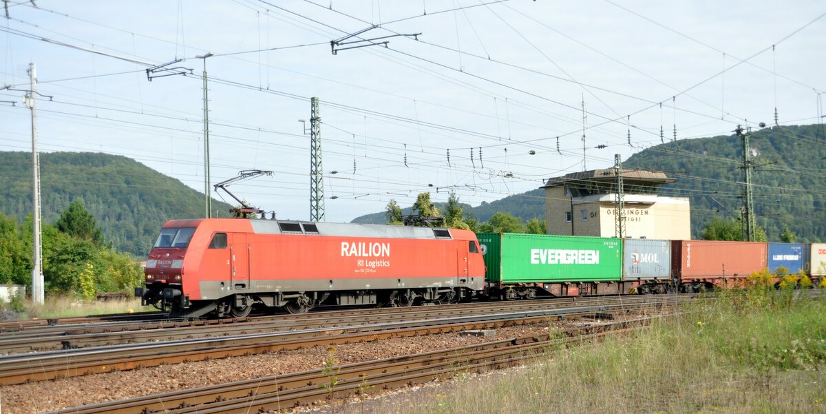 152 123-5 mit Containerzug in Geislingen Steige am 11.09.2010.
