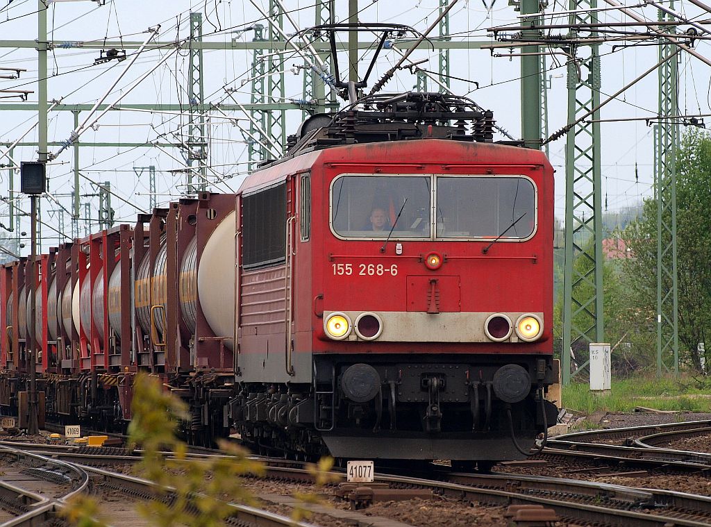 155 268-6 zieht hier einen Bertschi-Zug durch HH-Harburg. 06.05.2010