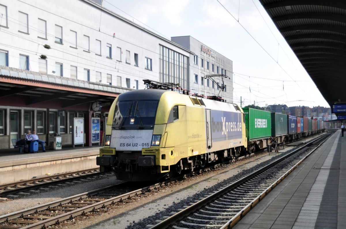 182 515-7 Dispolok ES 64 U2 015 fährt mit einem Containerzug durch Ulm am 19.09.2009.