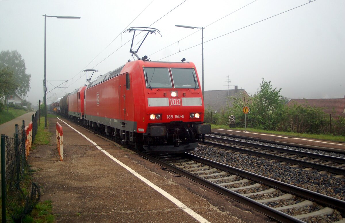 185 150-0 und eine weitere 185 mit einem langen gemischten GÜTERZUG IN urspring am 12.05.2009.