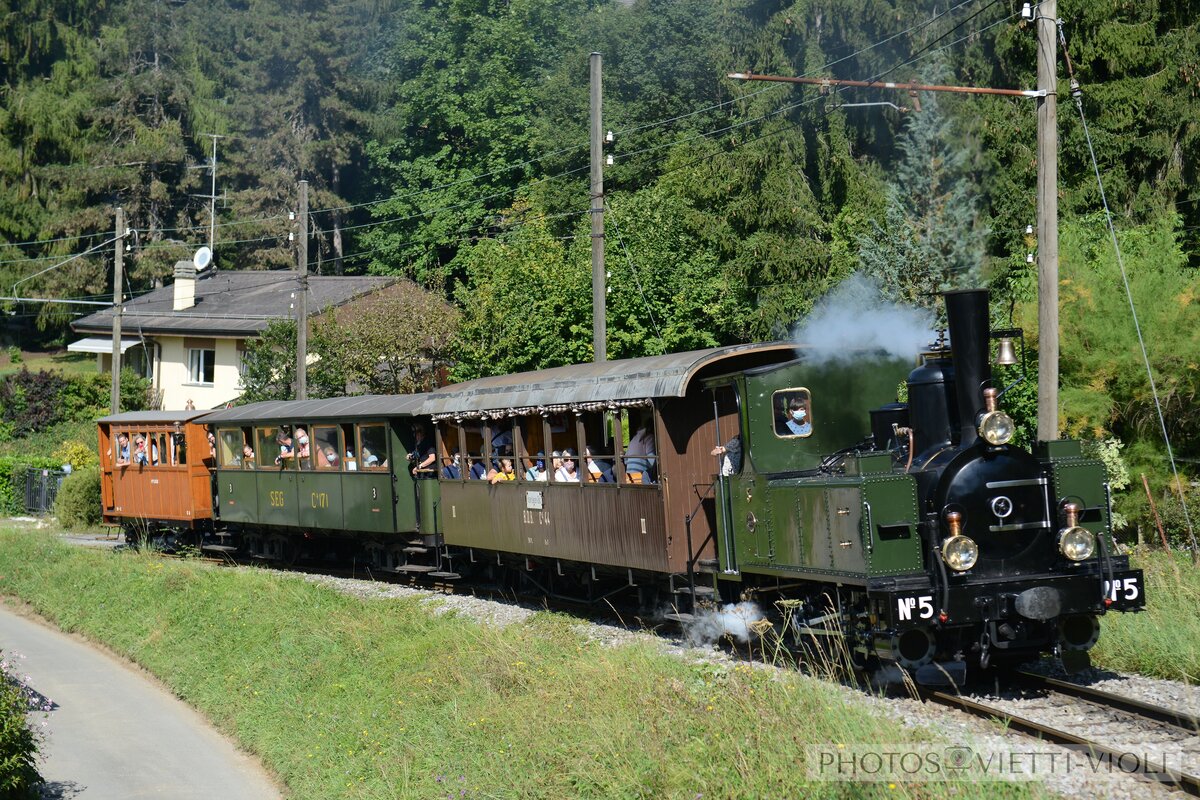 2021-09-12, BC Chem de Bouricloz
Locomotive à vapeur G 3/3 5

Photo Olivier Vietti-Violi Yverdon-les-Bains.
Si la photo vous intéresse merci de me contacter
photos-vietti-violi@ik.me