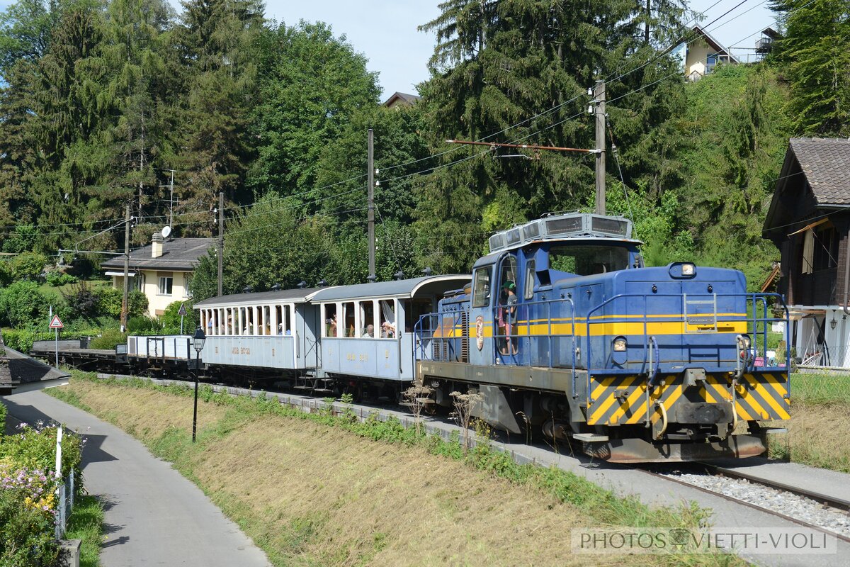 2024.09.07 BC/MOB Blonay Chem de Bouricloz
Locomotives diesel Gm 4/4 2002

Photo Olivier Vietti-Violi
Si la photo vous intéresse merci de me contacter
photos-vietti-violi@ik.me 