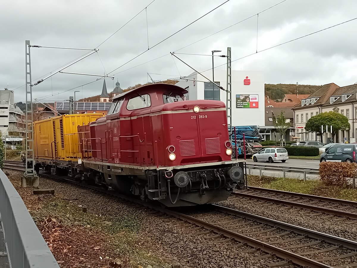 212 093 mit ihrem  Schienendampfer hat soeben Mosbach Baden durchfahren gen Neckarelz. 7.11.23