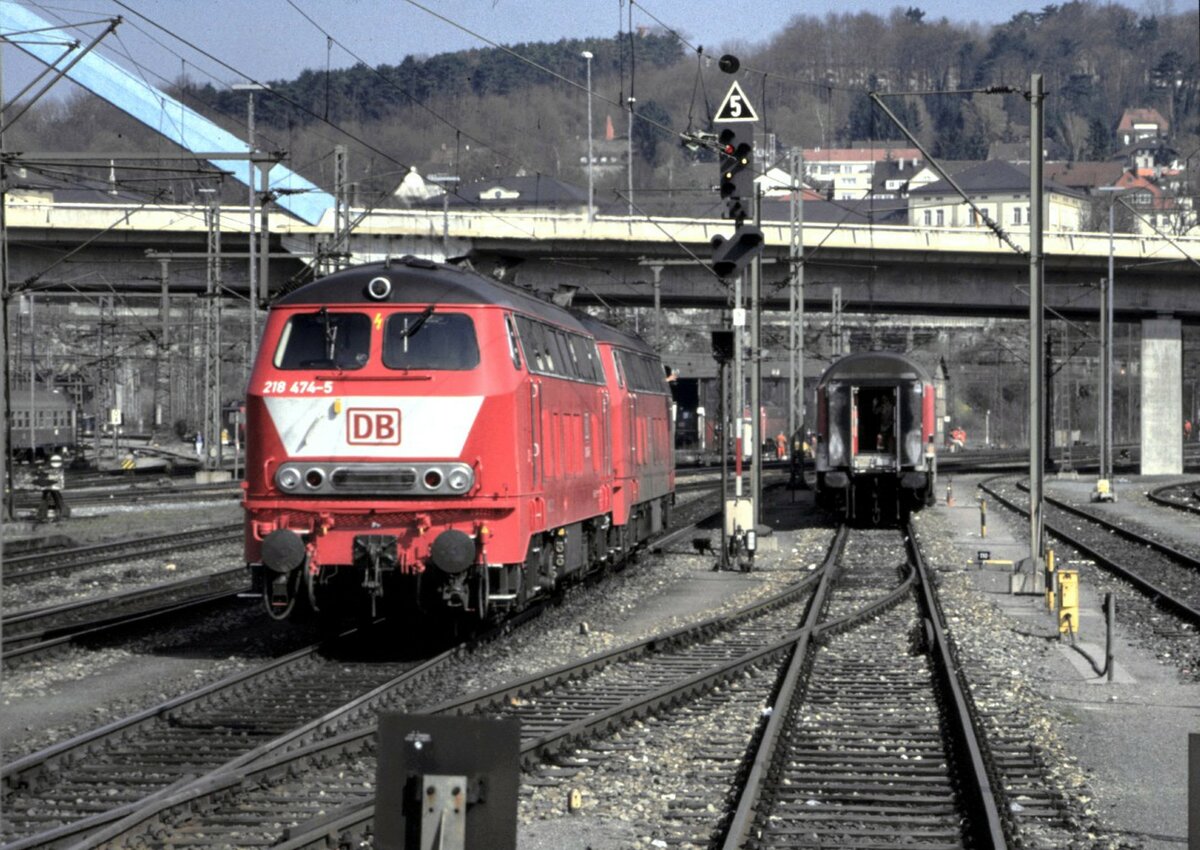 218 474-5 und 218 in Ulm am 06.04.1997.