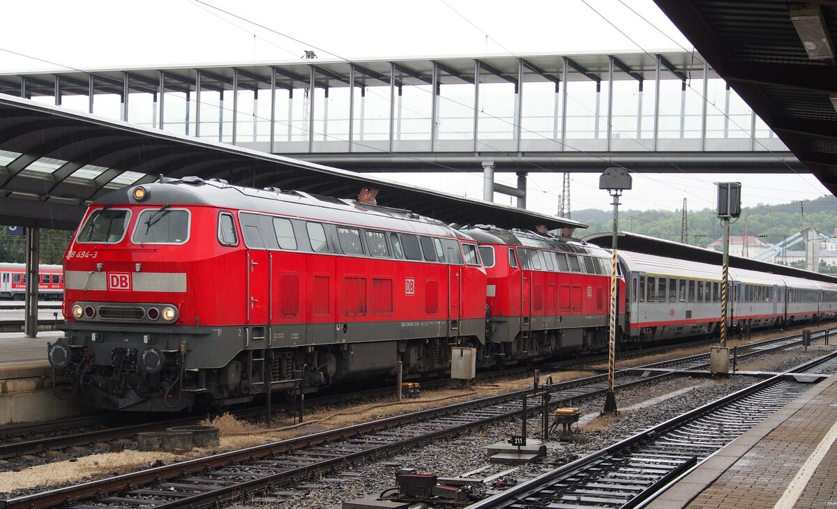 218 495 und 218 494 in Ulm mit ÖBB IC am 13.07.2014.