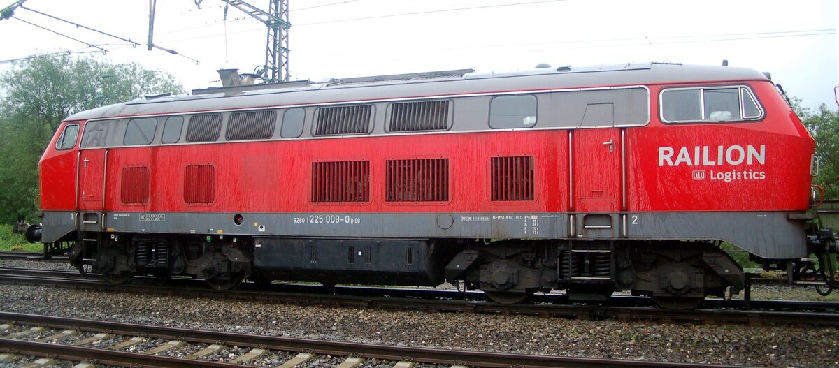 225 009-0 in Ulm am 03.06.2010.