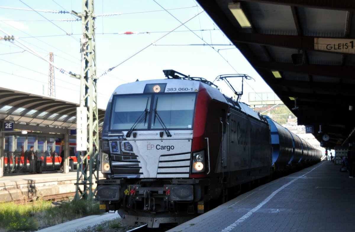 383 060-1 (CZ) Siemens Vectron EP Cargo mit Getreidetransportwagen in Ulm am 28.09.2023.