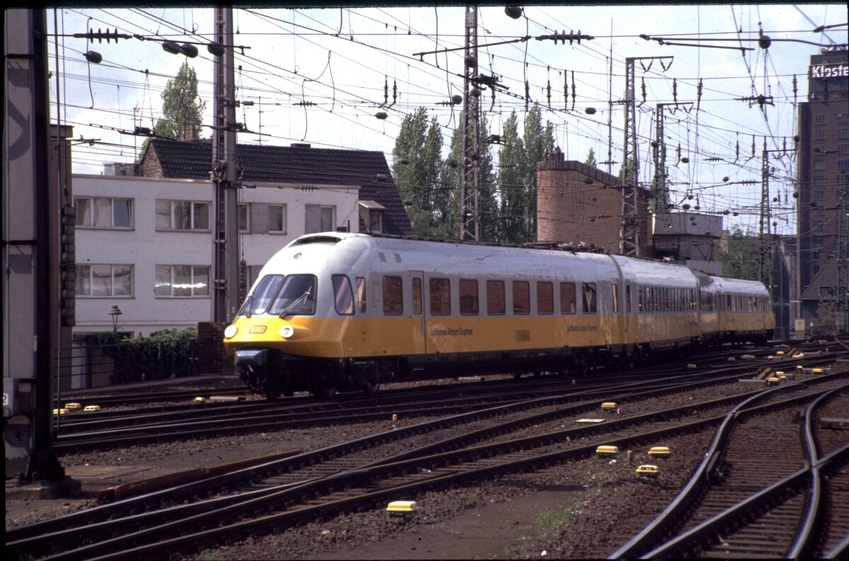403 Lufthansa-Express, auch Donald Duck genannt, in Köln am 29.04.1983. 