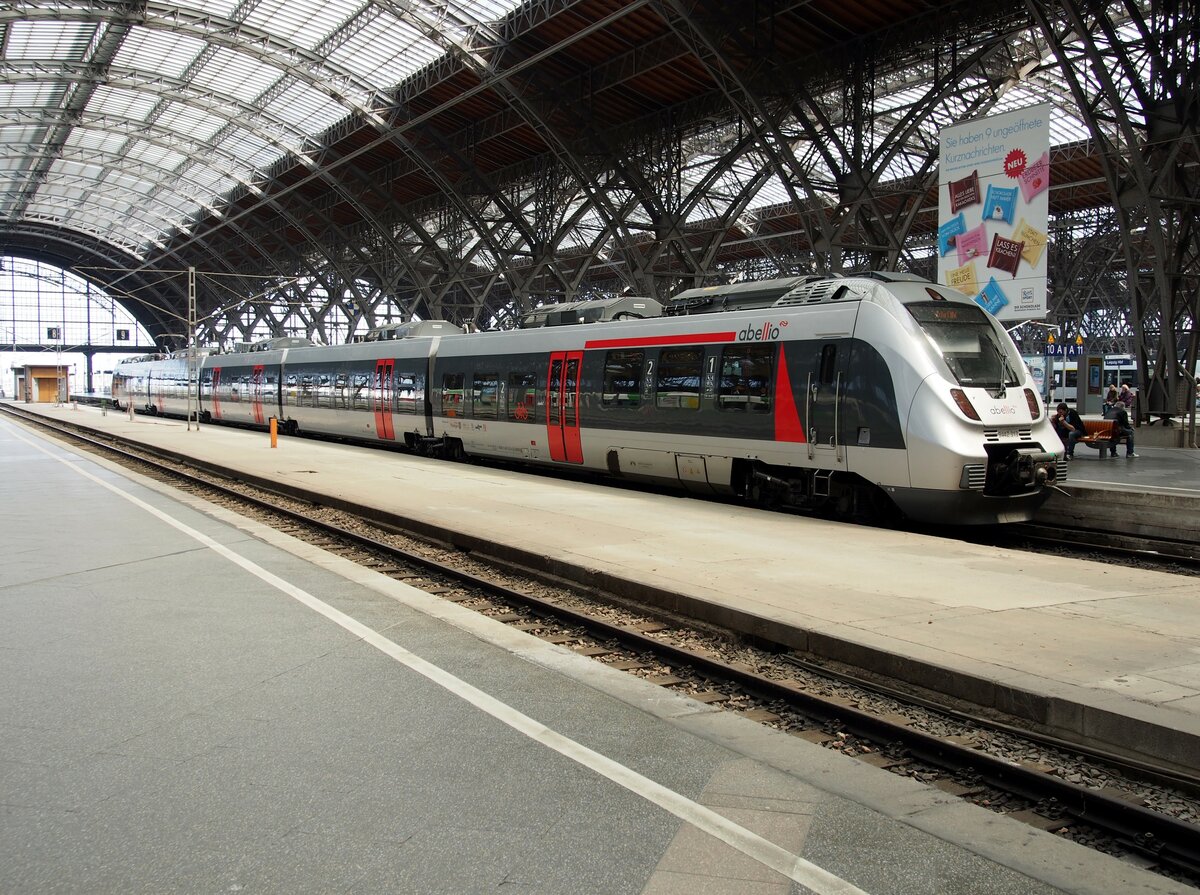 442 313-4;  9 430 9 442 313-4 D-ABRM von Abellio in der Halle des Hbf Leipzig am 15.05.2017.