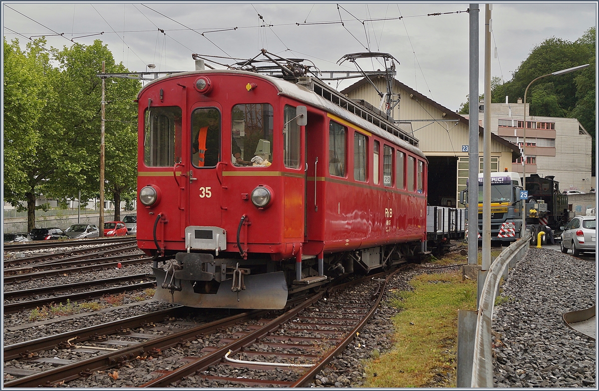 50 Jahre Blonay - Chamby; Mega Steam Festival: Der RhB ABe 4/4 I 35 der Blonay Chamby Bahn hat die Gastlok FO HG 3/4 N° 4 nach Vevey gebracht.
28. Mai 2018