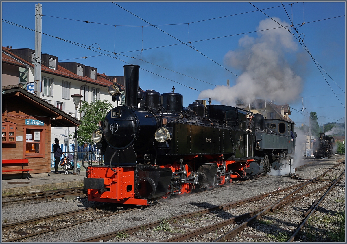 50 Jahre Blonay - Chamby; Mega Steam Festival: Die SEG G 2x 2/2 105 (1918) und die CP E 164 (1905) verlassen Blonay in Richtung Chamby.
11. Mai 2018