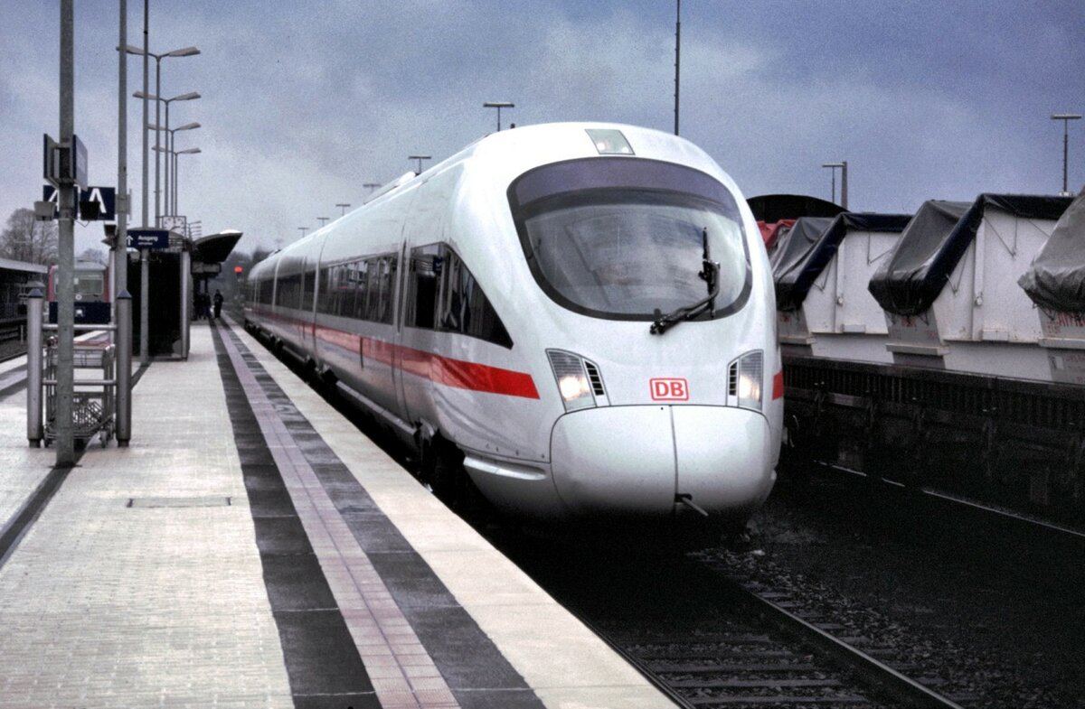 605 ICE-TD in Marktredwitz am 08.11.2002.
