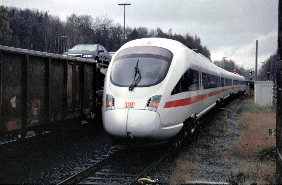 605 ICE-TD in Marktredwitz am 08.11.2002.
