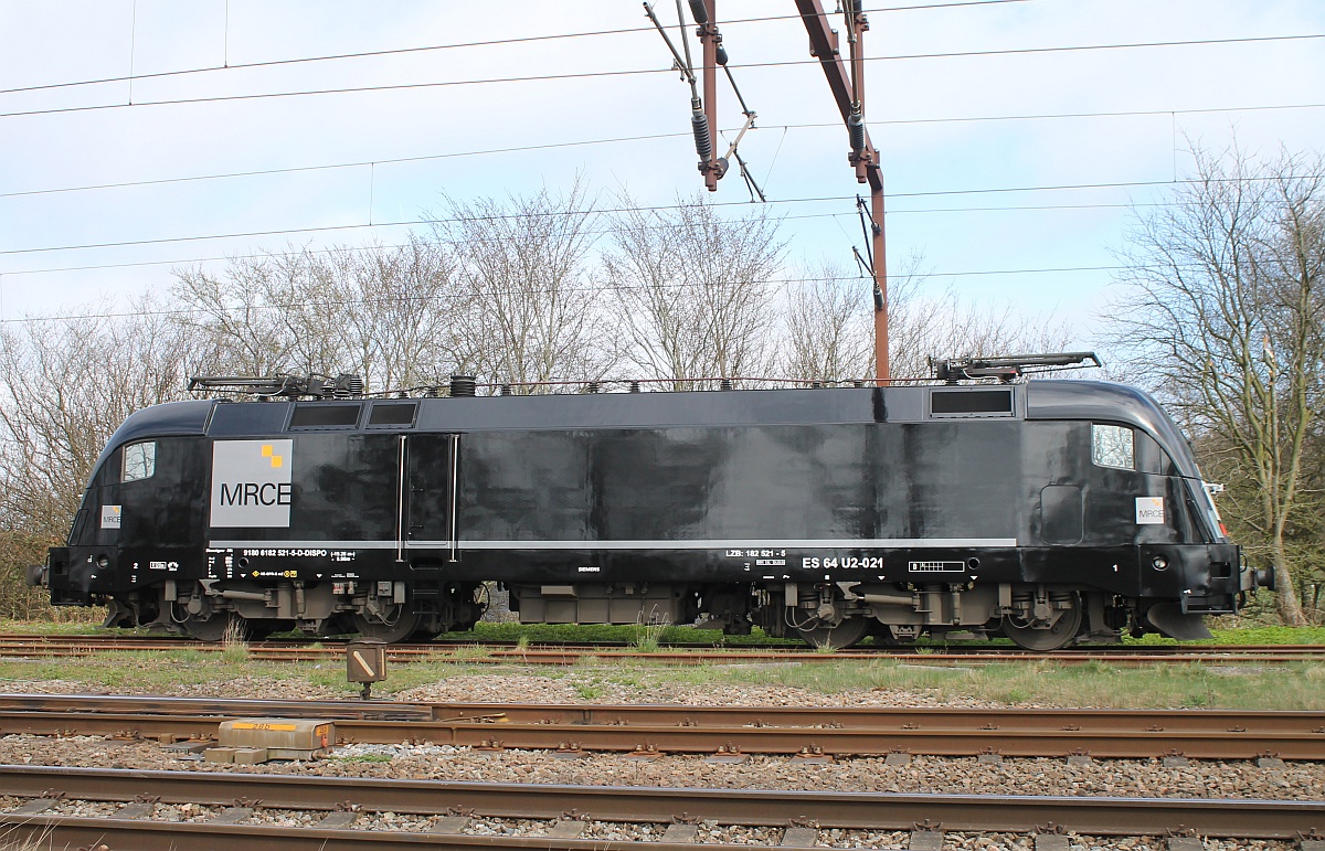 Ab sofort wieder in schwarz unterwegs...MRCE/TXL ES64U2-021/6182 521-4(REV/XAL/04.04.014) im dänischen Padborg abgestellt. 07.04.2017