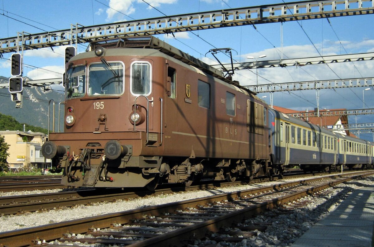 Am 13 September 2011 steht BLS 195 in Spiez abgestellt. Das Bild wurde vom offenbarer Weg gemacht.