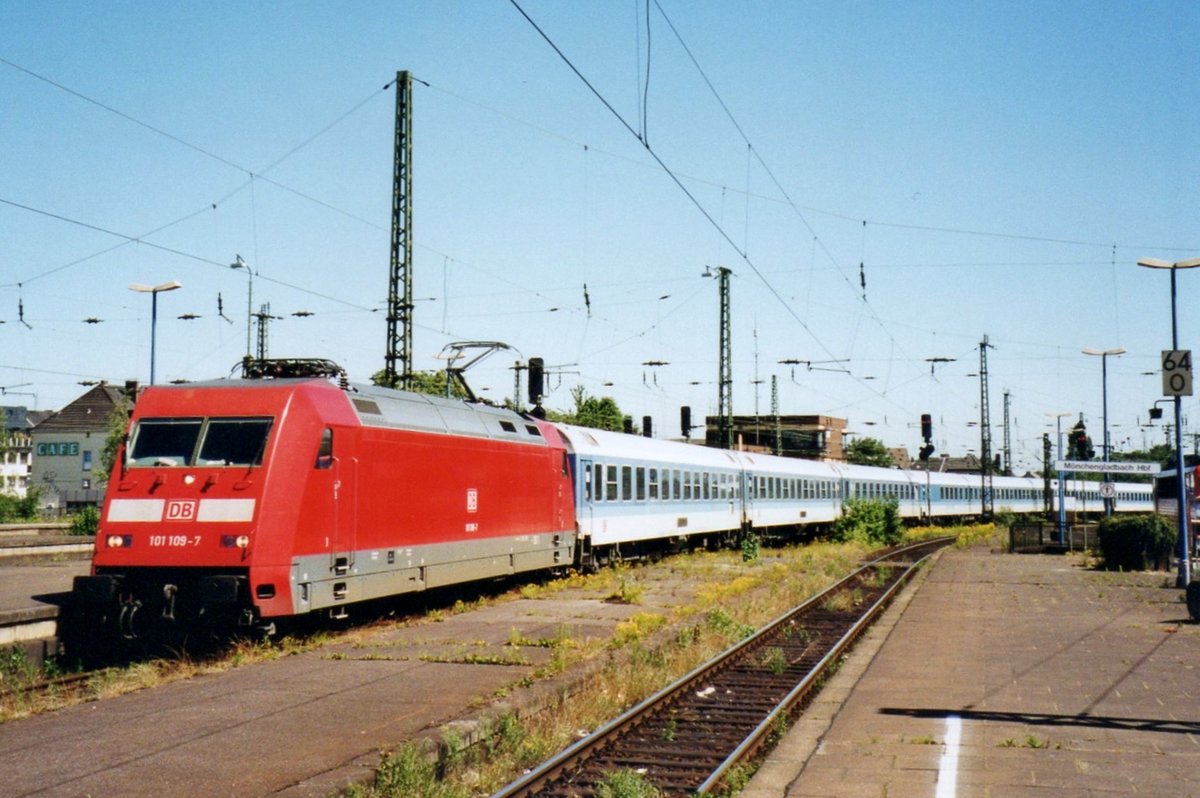 Am 16 Juli 2000 treft 101 109 in Mönchengladbach ein. 