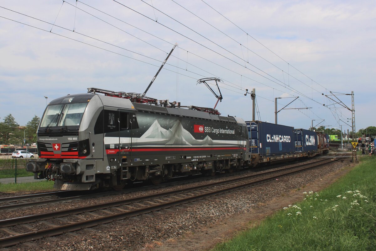 Am 2 Mai 2025 wunscht SBBCI 193 460 die Fotrografen eine gute Nacht -auch wann es gerade Mittag ist- bei der Bahn�bergang in Venlo-Vierpaardjes. Dieser Bahn�bergang wird in zwei Jahre Geschichte sein.