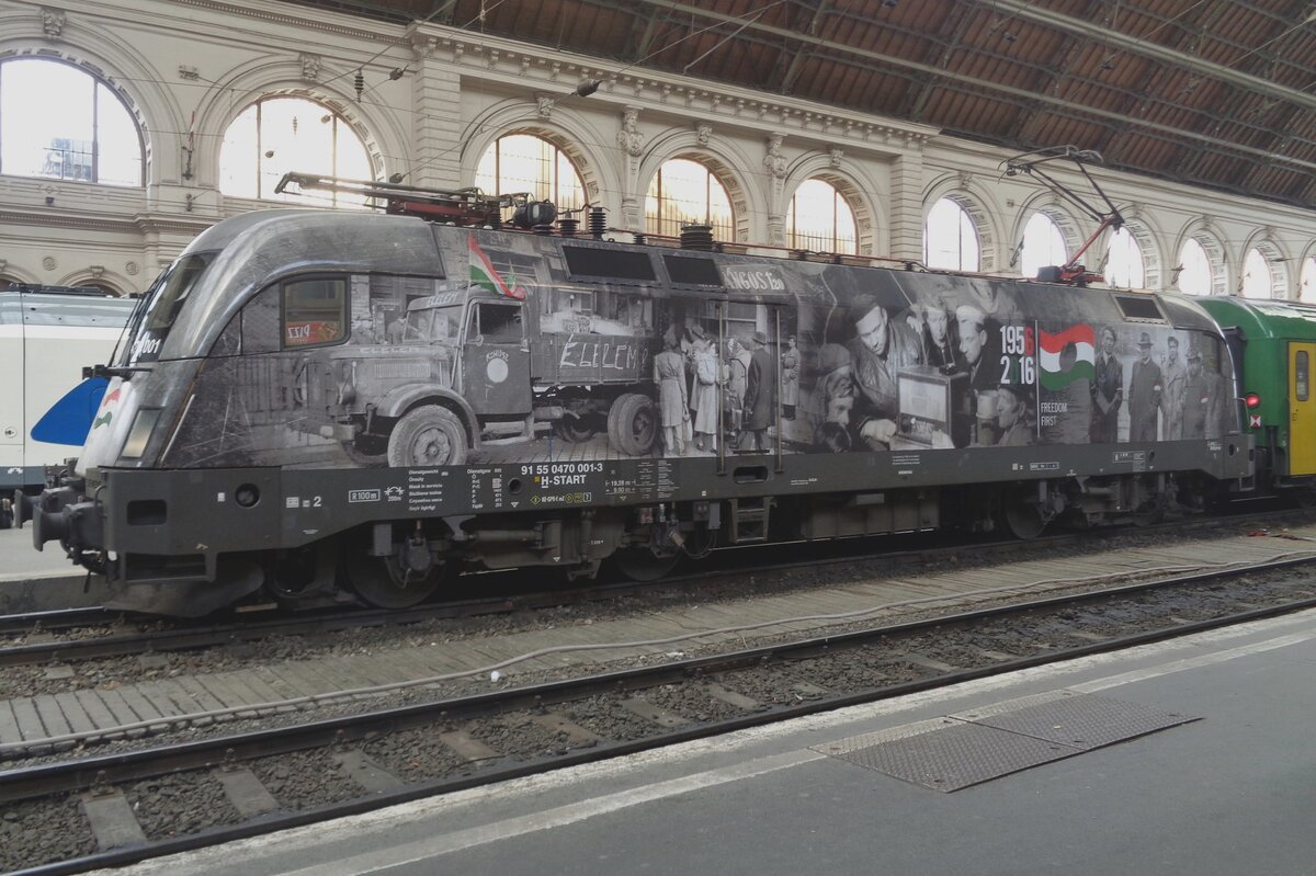 Am 21 September 2017 steht Jubiläumslok 470 001 in Budapest Keleti.
